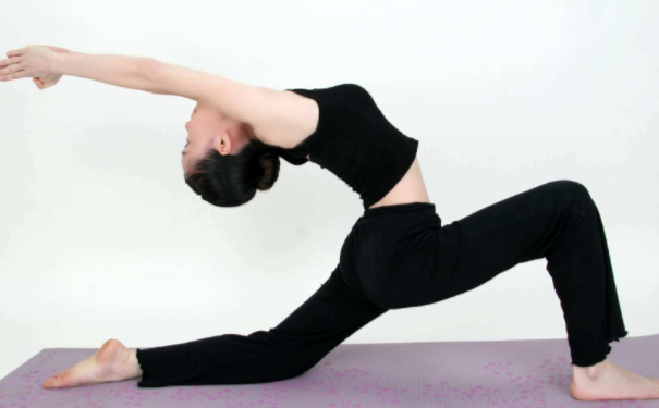 简单的丰胸瑜伽教程有哪些？最简单的丰胸瑜伽有哪些？(1)