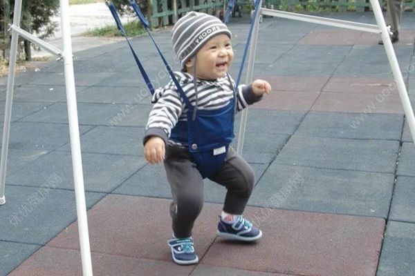 朱丹带女儿健身画面暖萌，幼儿健身要注意什么？(3)