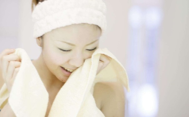 冬季洗脸的误区有哪些？冬天用热水洗脸更干净吗？(1)