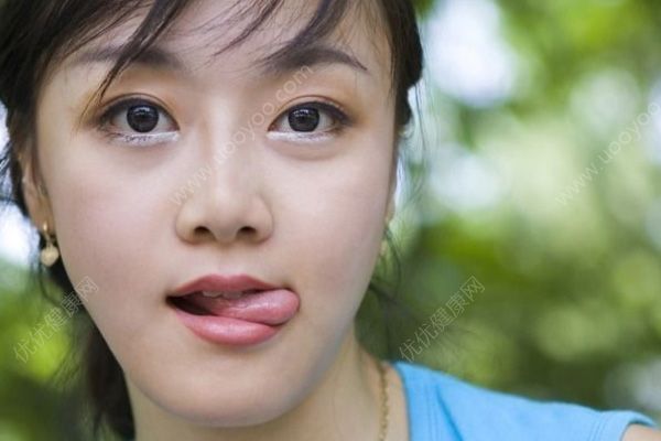 频繁舔唇易导致慢性唇炎？冬季如何护理唇部？(4)