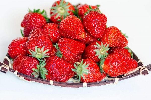 草莓怎么自然催熟？和这些水果放一起草莓熟得快！(2)