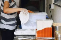 街边卖的鸡排，很有可能是肉胶合成的！[多图]