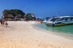 一中国游客在普吉岛游泳时被卷入海中，经抢救无效死亡[多图]