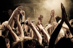 少女追星被骗自杀，组团买票被黄牛骗18万[多图]