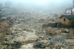 新疆降雨引发山洪，超百人被安全转移[多图]
