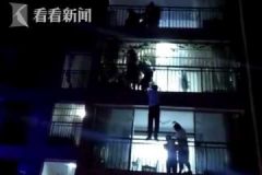 女子与家人争执从5楼跳下，被4楼邻居一把抓住[多图]