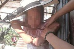 4岁女童脖子被卡阳台防盗网，整个人吊在空中[多图]