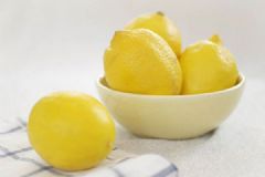 揭柠檬在烹调中的妙用！加点它能防止食物变色！[图]